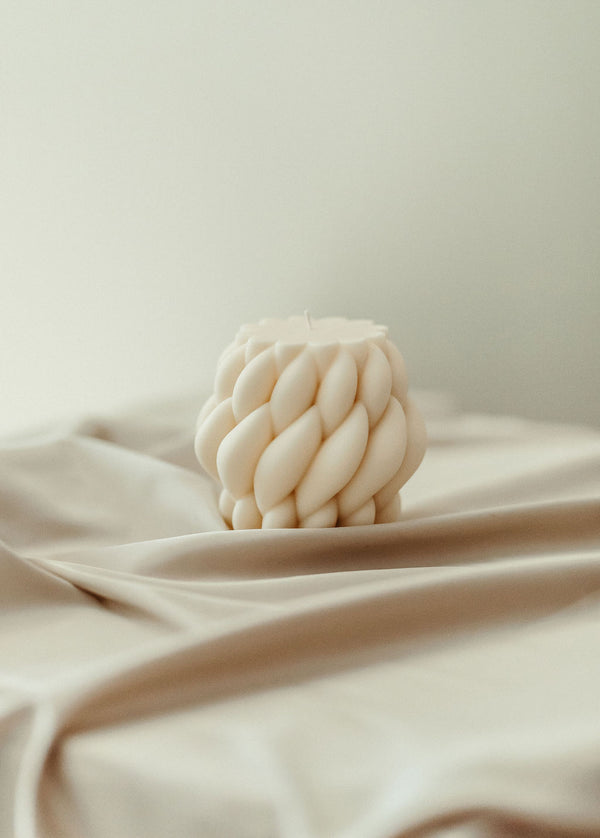Knotted Minimalist Candle